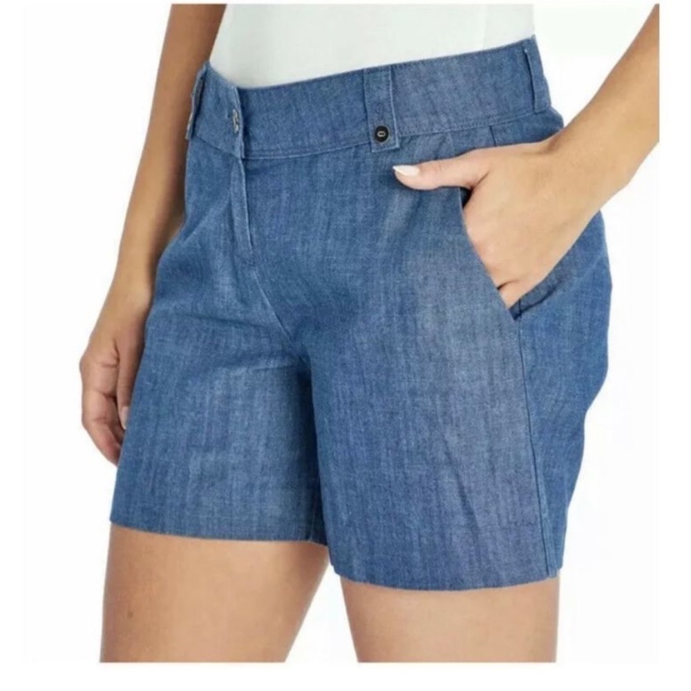 Isaac Mizrahi New York Women's Tailored Short Indigo Chambray Size 6